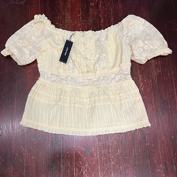 NWT Love Sam Babette Off The Shoulder Yellow Lace Trim Top - Picture 4 of 11